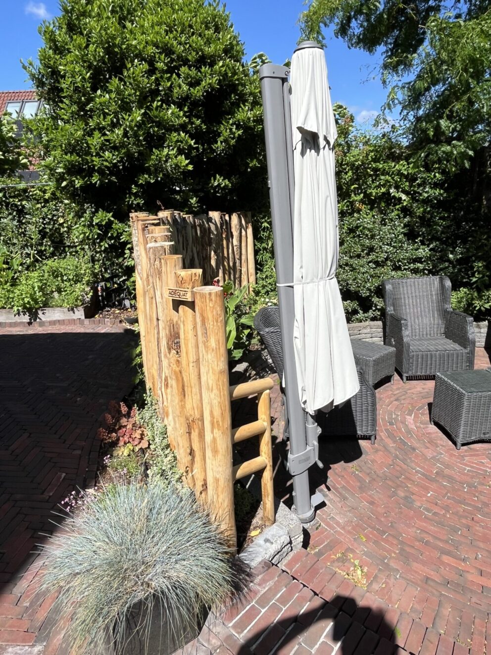 Kastanje paal 200 cm lang, diam. 10-12 cm, gepunt, palenwand