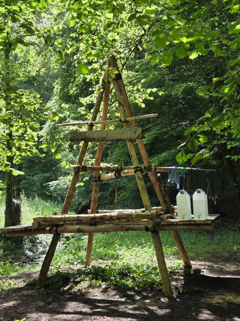 Kastanjepalen van 150/160, 200, 250, 350 en 500 cm lang, met diameters van 4/6, 7/9 en 10/12 cm