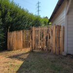 Schapenhek poort kastanje enkel 100Bx100H (cm), linksdraaiend en Frans schapenhek kastanje 100 hoog, latafstand 4 cm, 2 x 5m rol