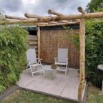 Kastanje paal 350 cm lang, diam. 7-9 cm, ongepunt, Kastanje paal 350 cm lang, diam. 10-12 cm, ongepunt en Kastanje paal 250 cm lang, diam. 10-12 cm, gepunt, pergola