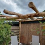 Kastanje paal 350 cm lang, diam. 7-9 cm, ongepunt, Kastanje paal 350 cm lang, diam. 10-12 cm, ongepunt en Kastanje paal 250 cm lang, diam. 10-12 cm, gepunt, pergola