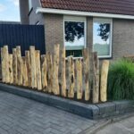 Robinia paal 160 cm lang, diam. 12-14 cm geschild gepunt, Robinia paal 180 cm lang, diam. 12-14 cm geschild gepunt en Robinia paal 200 cm lang, diam. 12-14 cm geschild gepunt