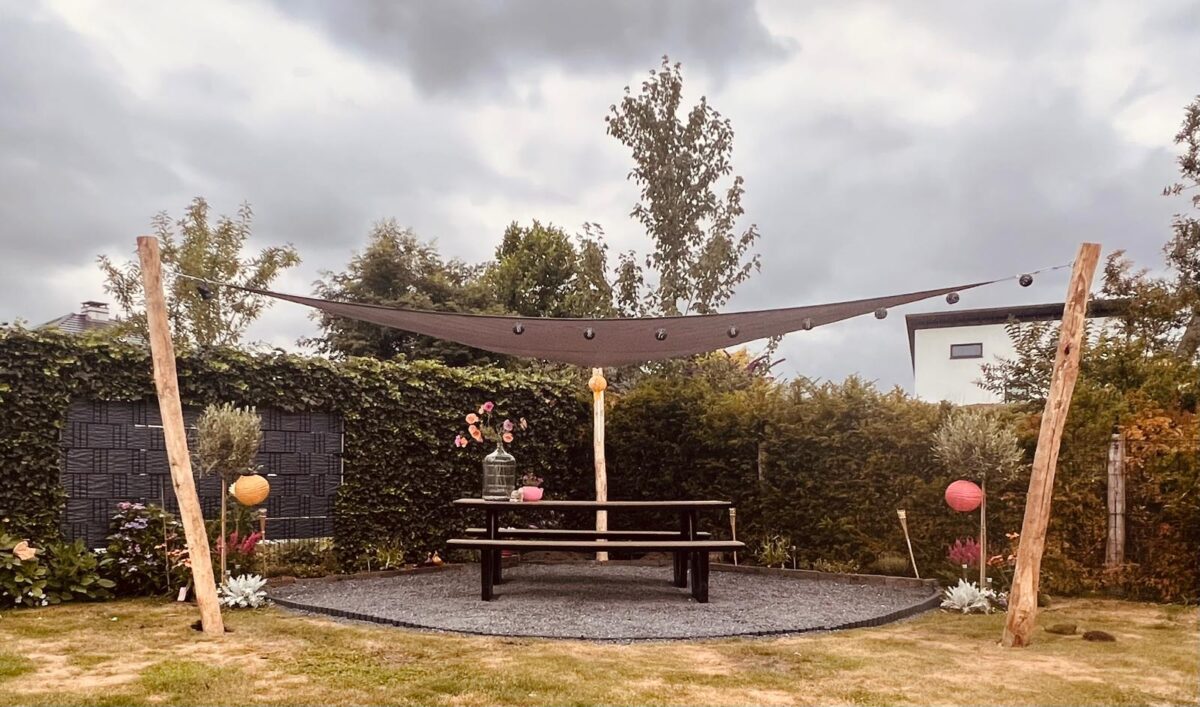 Robinia paal 300 cm lang, diam. 10-12 cm, geschild gepunt, schaduwdoek