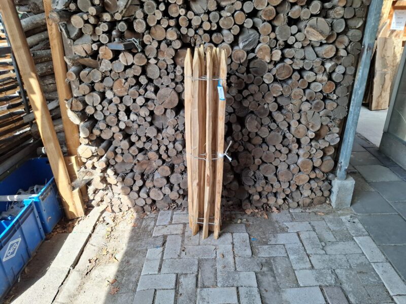 Nr 123 Schapenhek kastanje 120 cm hoog, latafstand 4 cm. Lengte 125 cm