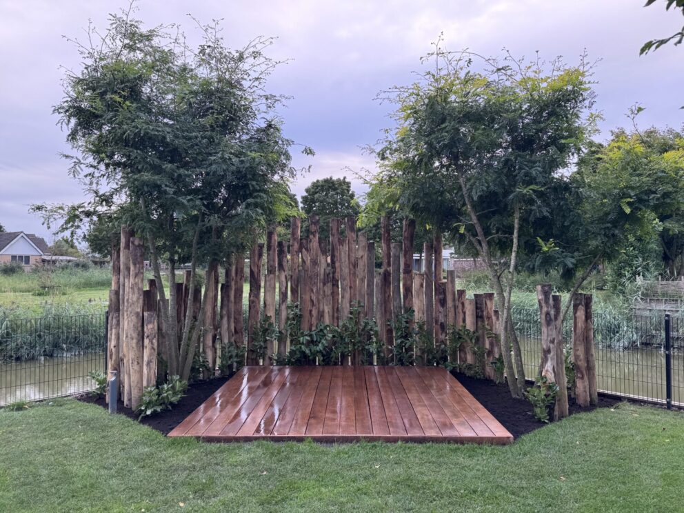 Kastanje paal 175 cm lang, diam. 13-16 cm, gepunt, Kastanje paal 200 cm lang, diam. 13-16 cm, gepunt, Kastanje paal 250 cm lang, diam. 13-16 cm - ongepunt, Kastanje paal 300 cm lang, diam. 13-16 cm, ongepunt en Kastanje paal 150/160 cm lang, diam. 13-16 cm, gepunt