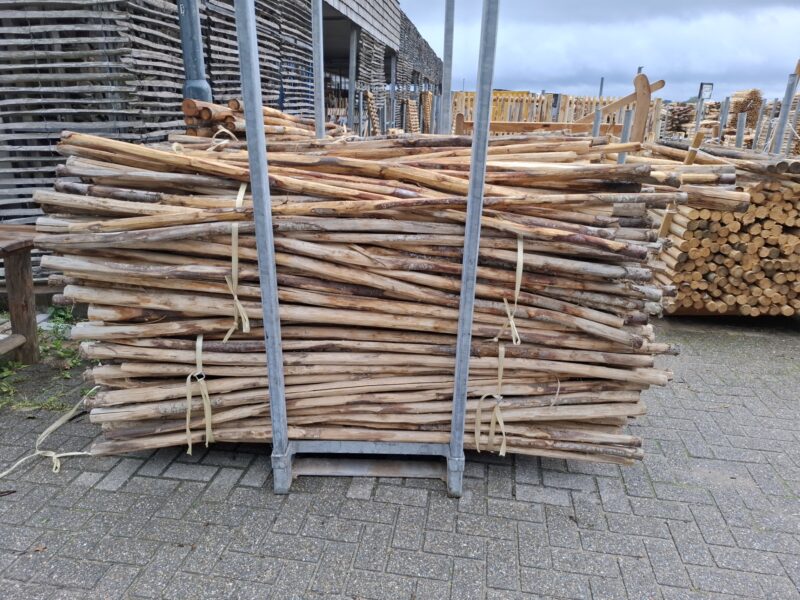 Kastanje palen van 200 lang 3 tot 5 cm doorsnee. Prijs per stuk.