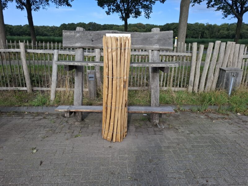 Nr 110 Schapenhek kastanje 150 cm hoog, latafstand 2 cm. Lengte 300 cm. 1 lat stuk