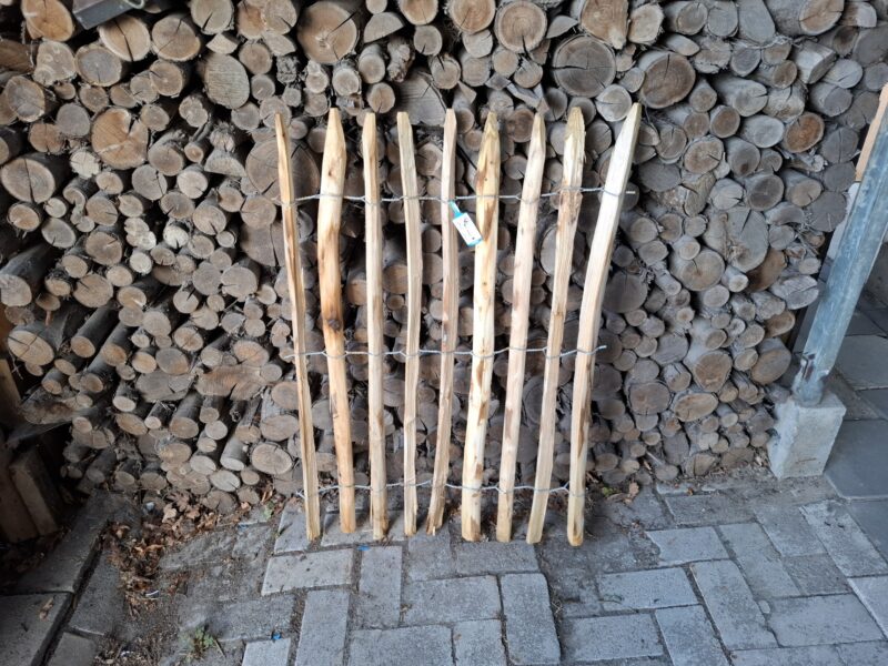 Nr 147 Schapenhek kastanje 100 cm hoog, latafstand 4 cm. Lengte 65 cm