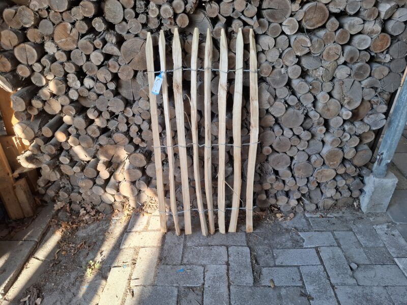 Nr 154 Schapenhek kastanje 100 cm hoog, latafstand 4 cm. Lengte 50 cm